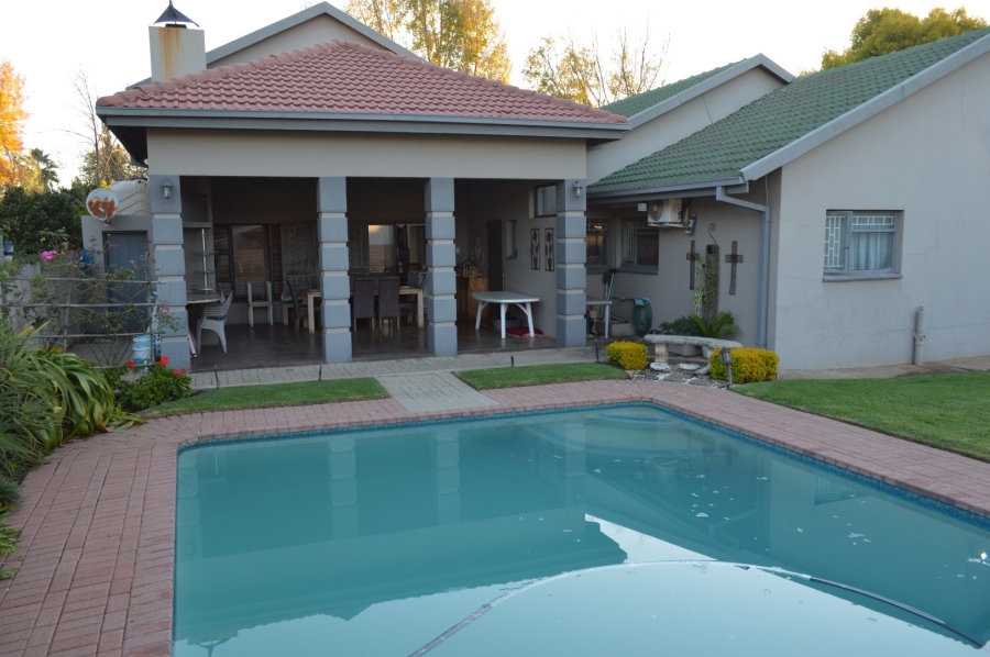 4 Bedroom Property for Sale in Flamwood North West